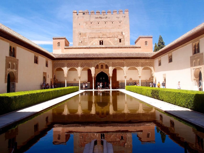 Granada: Tour of Alhambra, Generalife, and Nasrid Palaces - Meeting at P.º de la Sabica