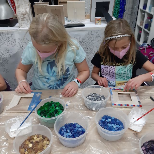 Guided Gaudí’s Trencadís Mosaic Workshop in Barcelona - Your first steps with tools and materials