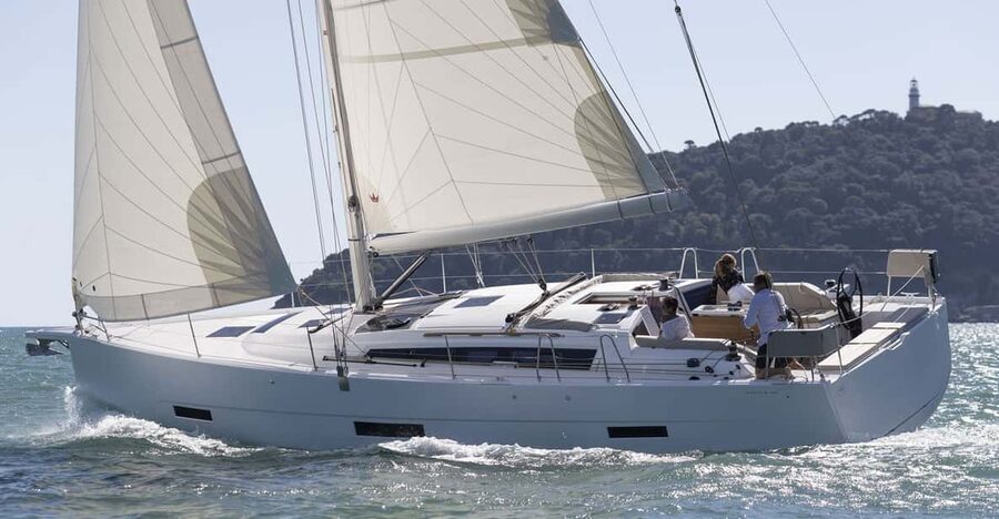 Ibiza: Midday or Sunset Sailing with Snacks and Open Bar - Boarding the yacht and getting settled