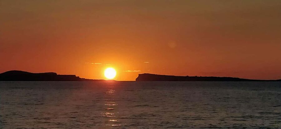 Ibiza: Snorkeling, Sunset Beach and Cave Boat Trip - The pirate cave and what weather can change