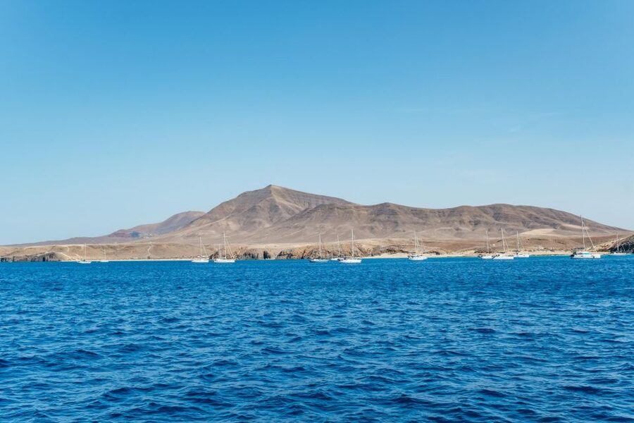 Lanzarote: Day Trip to the Papagayo Beaches by Catamaran - Setting sail from Puerto del Carmen