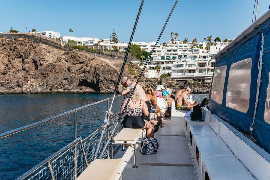 Lanzarote: Day Trip to the Papagayo Beaches by Catamaran - Lunch, drinks and the pace of the afternoon