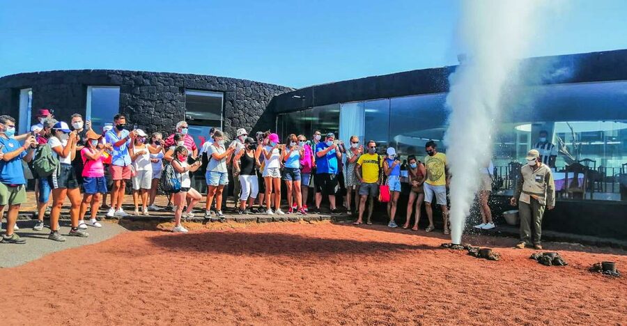 Lanzarote: Full-Day Island Highlights Tour - Why this nine-hour tour works for first-time visitors