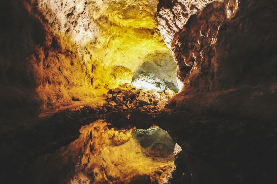 Lanzarote: Full-Day Island Highlights Tour - La Geria wine country and the lunch break