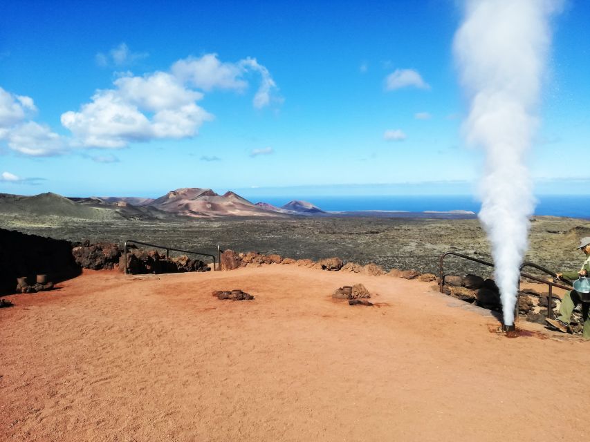 Lanzarote: Full-Day Island Highlights Tour - El Lago Verde and the Costa de las Lavas