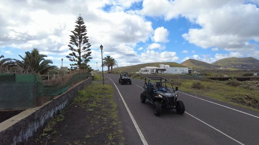 Lanzarote: Mix tour Guided Buggy Volcano Tour 4 or 6 seater - Who will enjoy this most