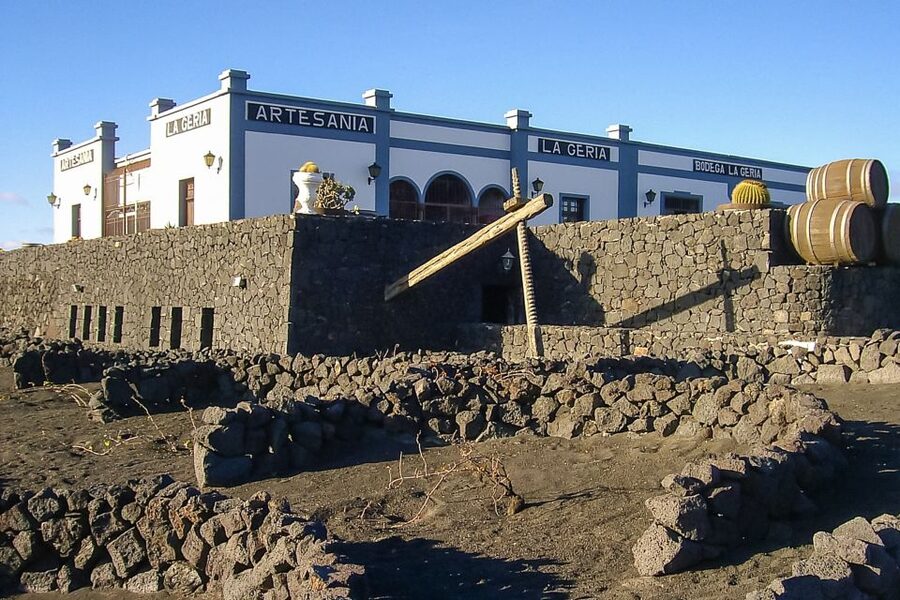 Lanzarote: Timanfaya Park and Jameos del Agua Full-Day Tour - The guides make a major difference