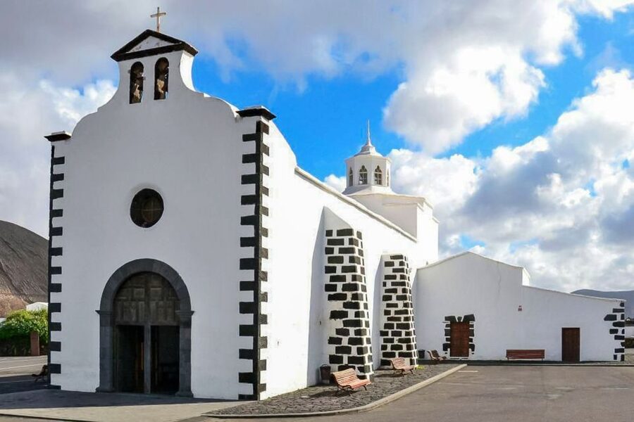 Lanzarote: Timanfaya Park and Jameos del Agua Full-Day Tour - Pickup, timing, and what to bring