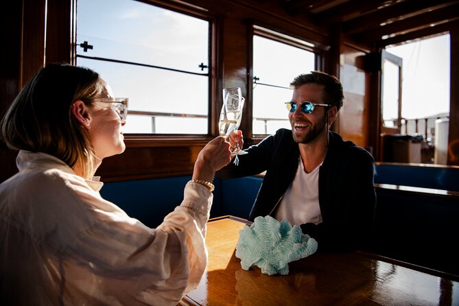 Live Music & Sunset Wooden Boat in Barcelona - Live music that changes from sailing to sailing