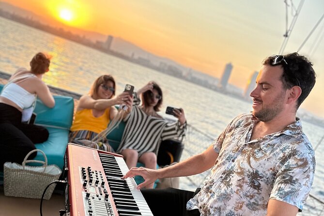 Live Music & Sunset Wooden Boat in Barcelona - The 90-minute route and what you actually see
