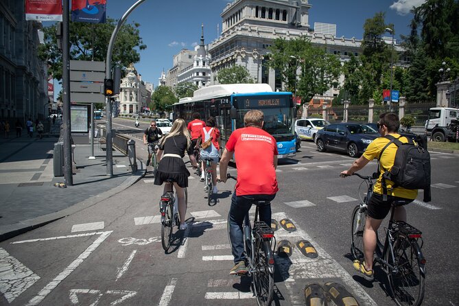 Madrid: 3 hour Guided Highlights Bike Tour with Optional Tapas - CaixaForum and the museum district