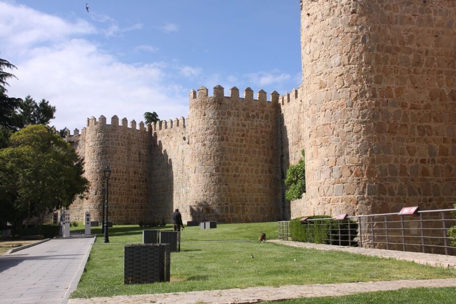 Madrid: Avila and Segovia Day Trip with Tickets to Monuments - Key points to know before booking