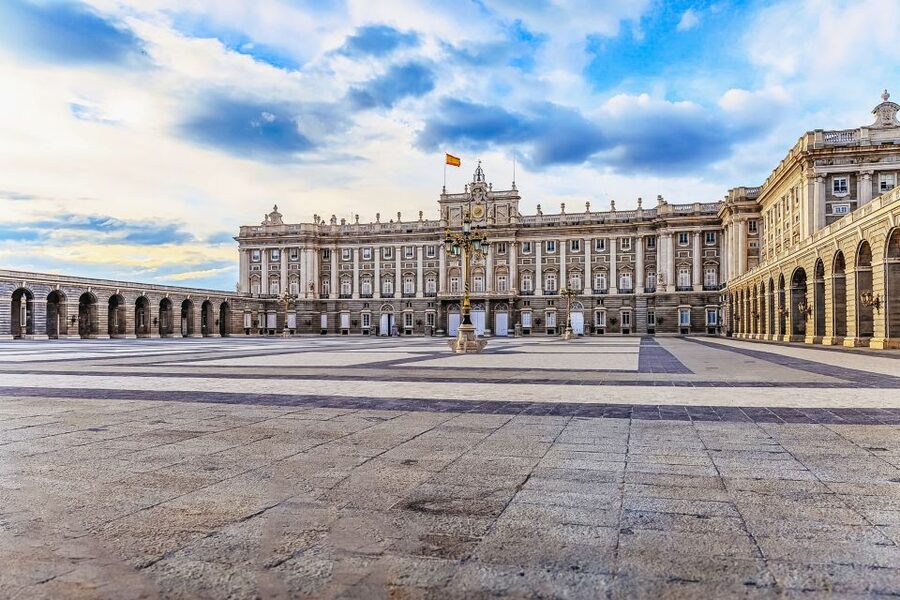 Madrid: Guided Tour of the Royal Palace with Fast Access - Seeing Tiepolo, Sabatini, and Giaquinto in context