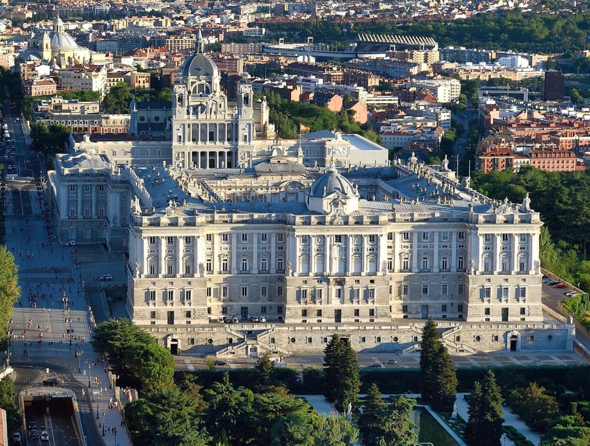 Madrid: Guided Tour of the Royal Palace with Fast Access - Why a guide improves the palace visit