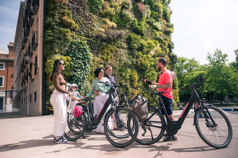 Madrid: Highlights Bike Tour with Optional E-Bike or Tapas - What the guides add to the ride