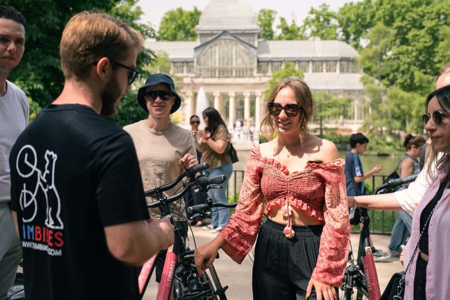 Madrid: Highlights Bike Tour with Optional E-Bike or Tapas - Why a bicycle works so well in central Madrid