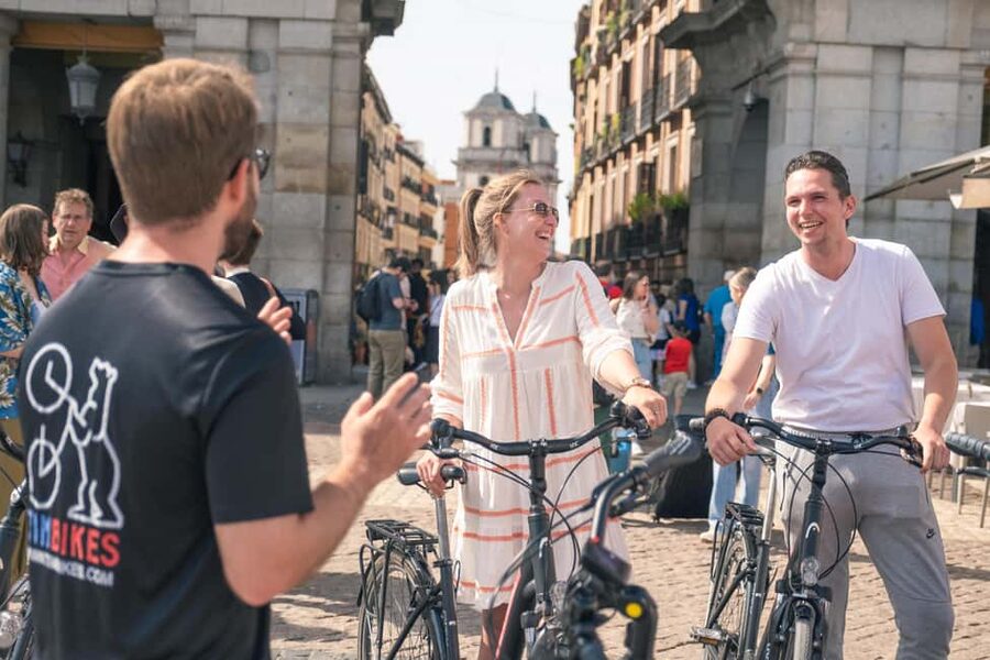 Madrid: Highlights Bike Tour with Optional E-Bike or Tapas - Plaza Mayor and Santa Ana, two different kinds of Madrid