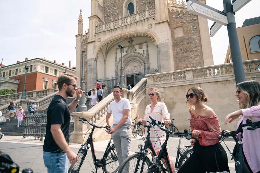 Madrid: Highlights Bike Tour with Optional E-Bike or Tapas - Puerta de Alcalá, Cibeles, and the final approach