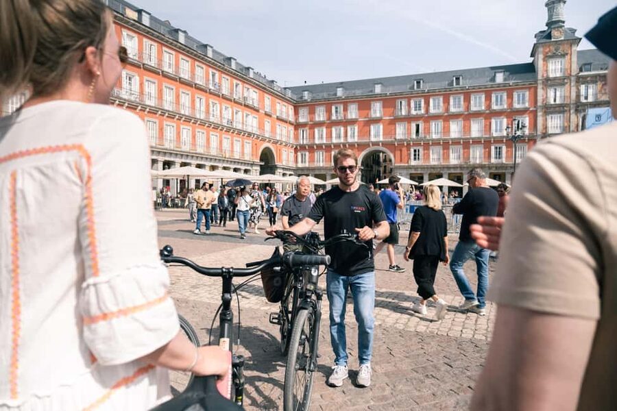 Madrid: Highlights Bike Tour with Optional E-Bike or Tapas - The optional tapas finish