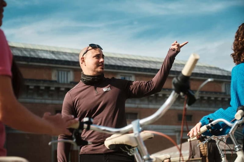 Madrid: Highlights Guided Vintage Bike Tour and Tapas Option - Key points to know before you pedal away