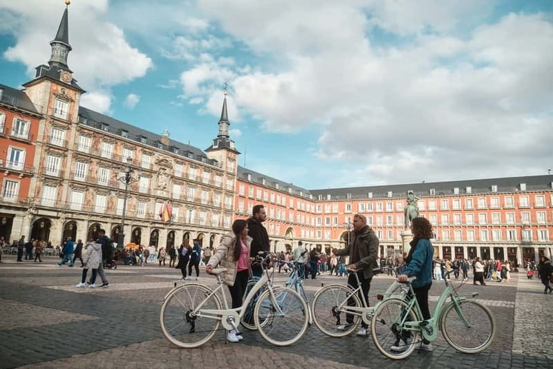 Madrid: Highlights Guided Vintage Bike Tour and Tapas Option - Why this bike route works well in Madrid