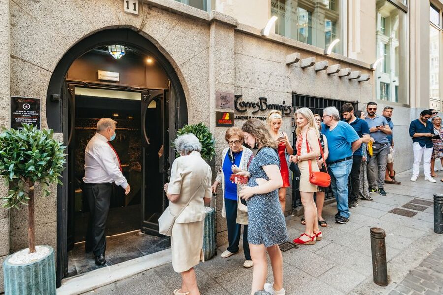 Madrid: Live Flamenco Show with Food and Drinks Options - Choosing between show only, drinks, and dinner