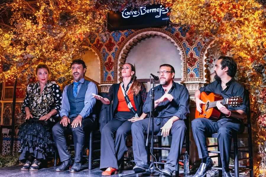 Madrid: Live Flamenco Show with Food and Drinks Options - Who will get the most from this evening