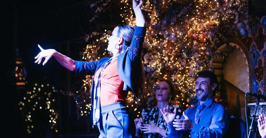 Madrid: Live Flamenco Show with Food and Drinks Options - One hour of singers, guitars, claps, and footwork