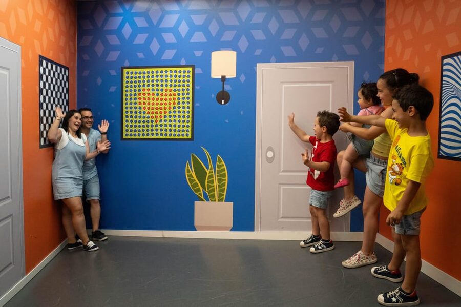 Madrid: Museum of Illusions Ticket - Why the photographs matter here
