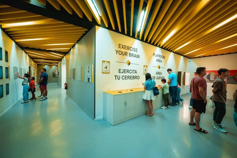 Madrid: Museum of Illusions Ticket - Who should book the Museum of Illusions Madrid?