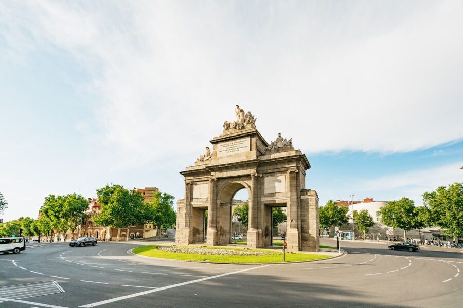 Madrid: Panoramic Route City Tour - The walking tour and flamenco drink