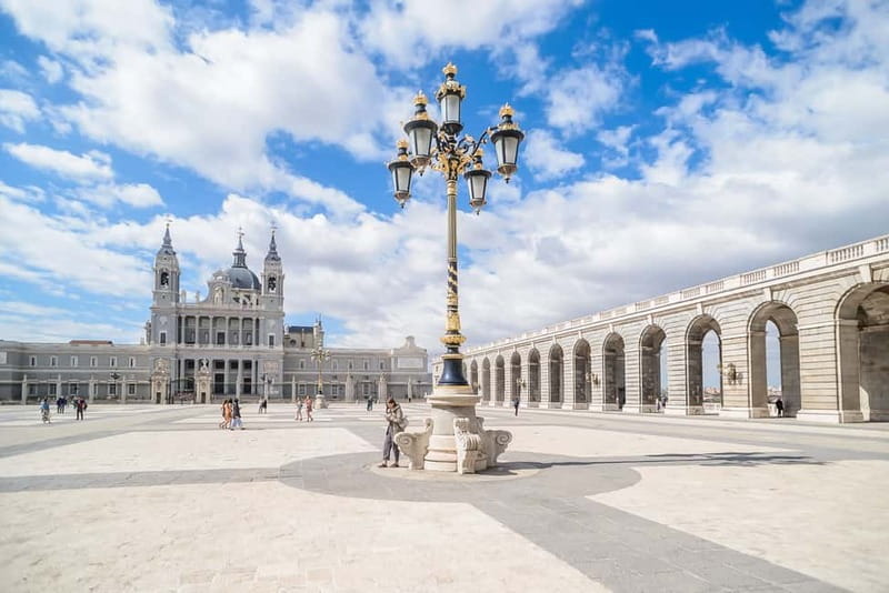 Madrid: Royal Palace Expert Guided Tour with Skip-the-Line - Is $40 a fair price?