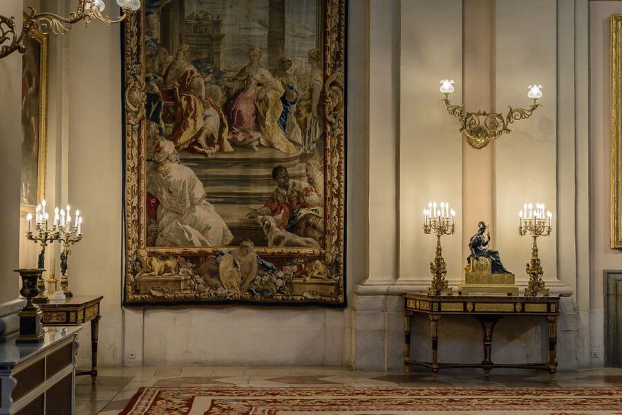 Madrid: Royal Palace Expert Guided Tour with Skip-the-Line - The Banquet Hall and royal ceremony
