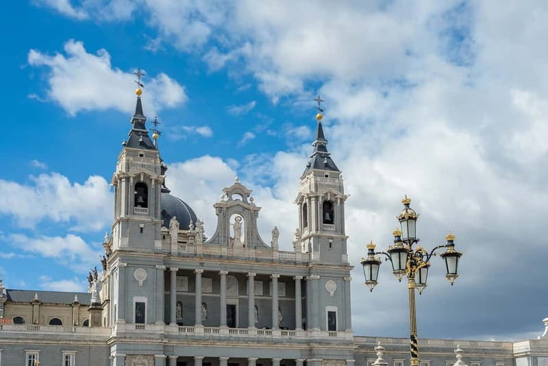 Madrid: Royal Palace Expert Guided Tour with Skip-the-Line - Time in the Royal Gardens