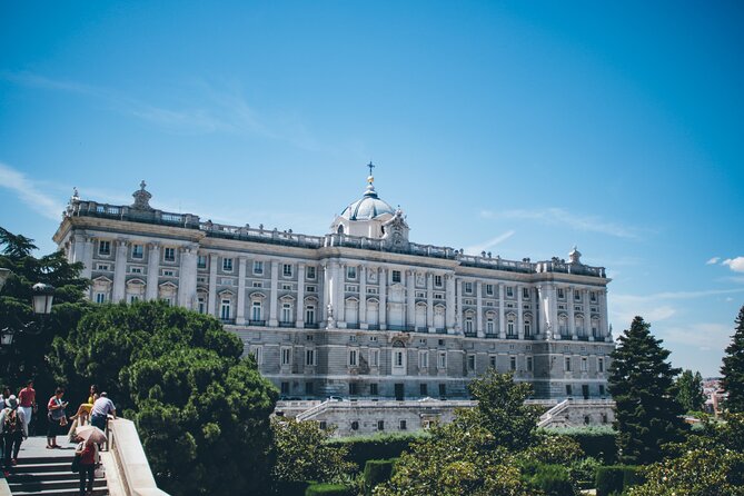 Madrid: Royal Palace Guided Tour with Skip the Line Ticket - What you see inside the 3,418-room palace
