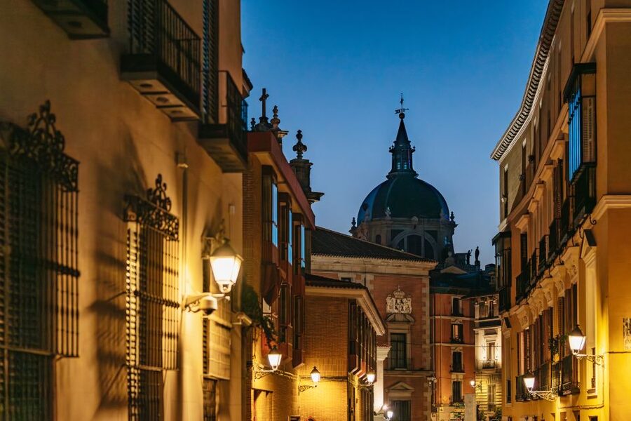 Madrid: Spanish Inquisition and Legends Evening Walking Tour - Stories of the Spanish Inquisition