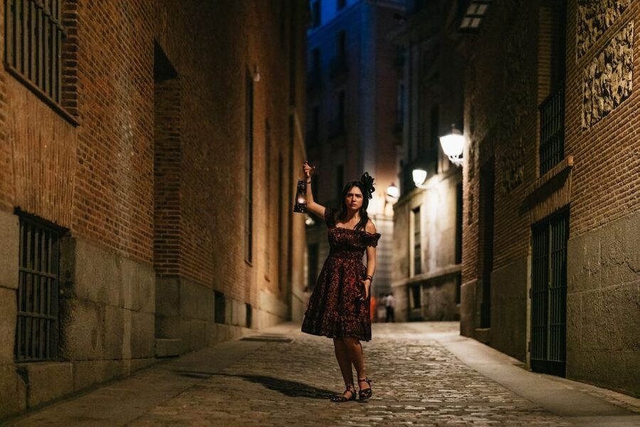 Madrid: Spanish Inquisition and Legends Evening Walking Tour - Why the guide makes or breaks the evening