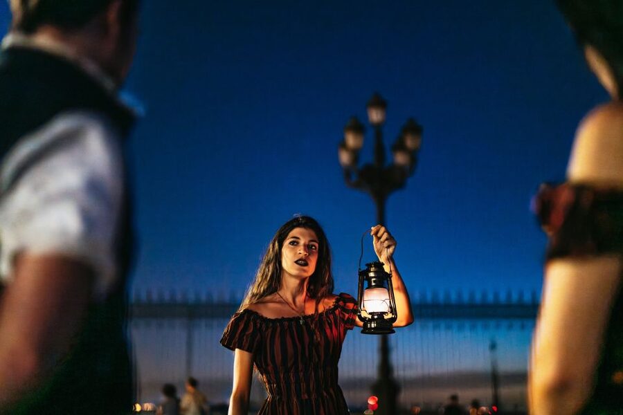 Madrid: Spanish Inquisition and Legends Evening Walking Tour - Meeting the guide beside the Orpheus fountain