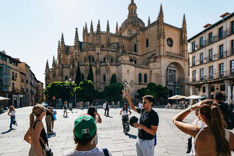 Madrid: Toledo & Segovia Full Day Guided Tour with Alcázar - Why Toledo and Segovia make a useful Madrid day trip