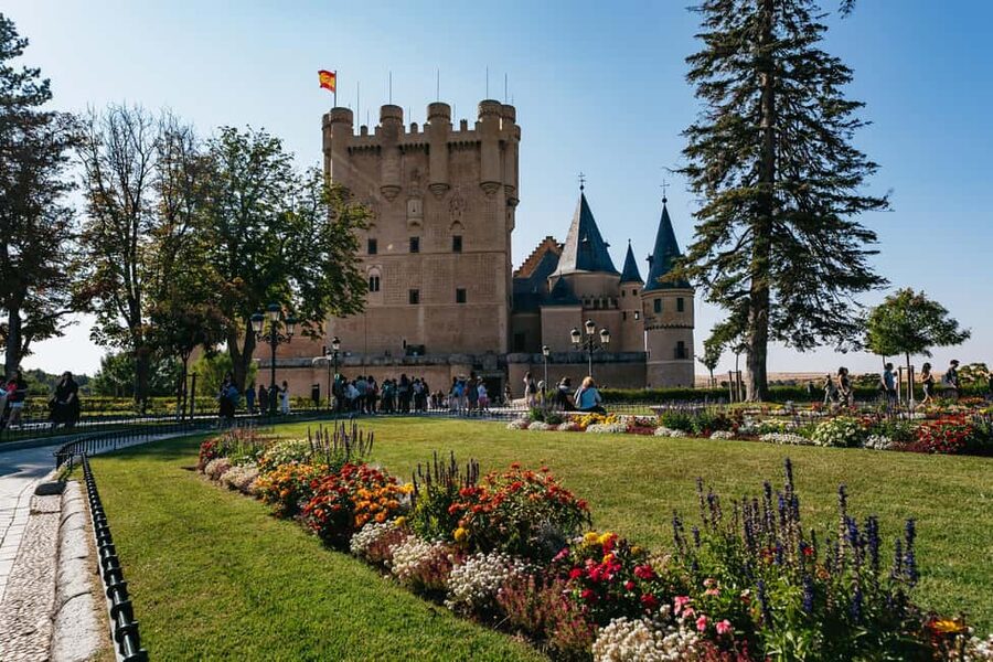 Madrid: Toledo & Segovia Full Day Guided Tour with Alcázar - Segovia opens with the Roman aqueduct