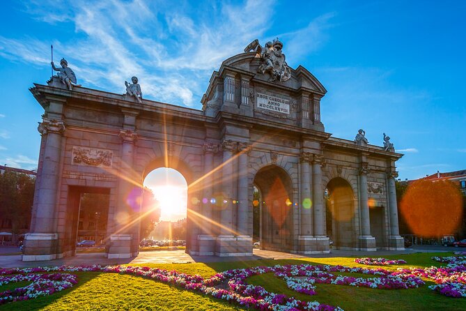 Madrid Walking Tour from Puerta del Sol to Retiro Park - What the guides add to the experience