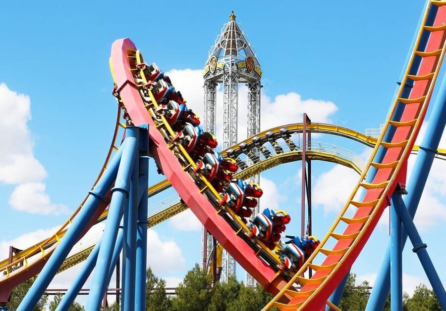 Madrid: Warner Park Entry Ticket - Hollywood Boulevard sets the tone