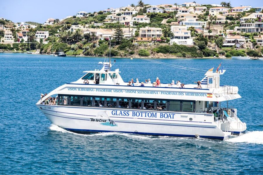Mahon: Harbor Boat Tour with Underwater Viewing & Commentary - Why a one-hour harbor cruise works so well