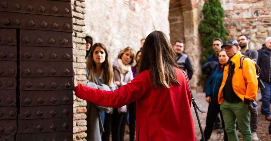 Málaga: Alcazaba and Roman Theatre Guided Tour With Entry - Why this Málaga pairing works so well