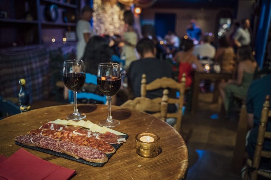 Malaga: Authentic Flamenco Show at El Gallo Ronco - Booking, cancellation, and useful planning notes