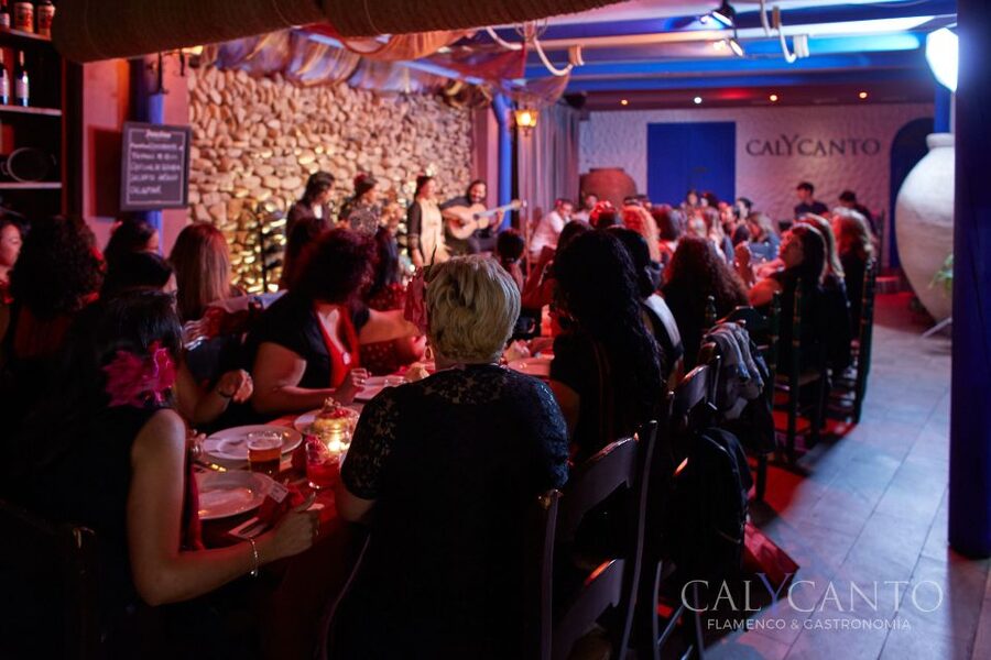 Malaga: Authentic Flamenco Show at El Gallo Ronco - What happens during the one-hour performance