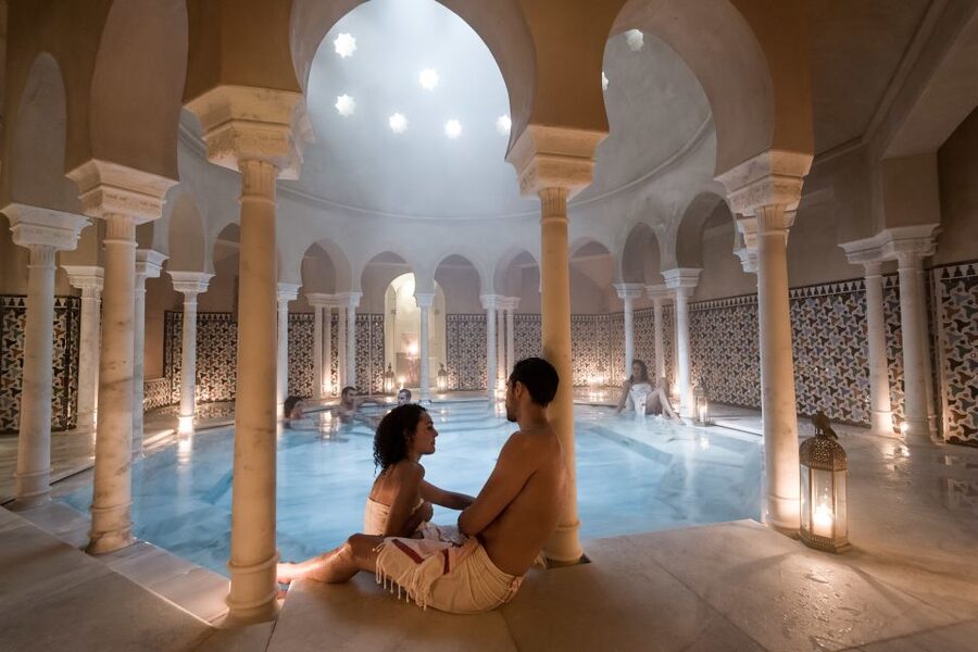 Malaga: Hammam Al Ándalus Entry Ticket with Massage - Steam, heated stone, and quiet corners