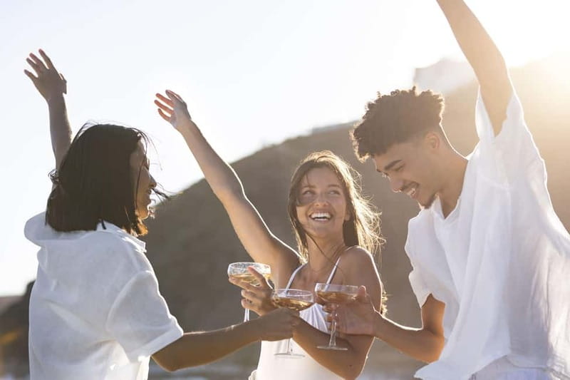 Malaga: Sailing Catamaran Sunset Cruise with Live DJ & Drink - The Live DJ and the Mood Onboard