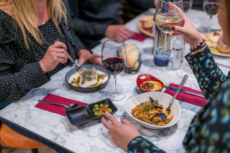 Malaga: Show and Food at Alegría Flamenco and Restaurant - Why Alegría works as a Málaga evening