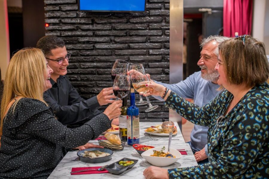 Malaga: Show and Food at Alegría Flamenco and Restaurant - Service and the pace of the meal